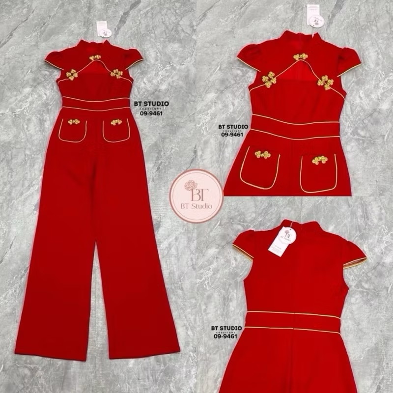 จั้มสูทขายาวแขนเต่อปิดต้นแขน คอจีนเว้ากลางอกเล็กน้อยแต่งกุ้นเดินขอบเส้นสีทองติดกระดุมจีนตรงกลางและด้านข้างตรงเอวแต่งแทบกุ้นเส้นทองสองเส้นแต่งกระเป๋า ใส่สบาย : สินค้าคุณภาพ (พร้อมส่ง)