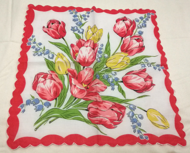 ผ้าเช็ดหน้าผืนน้อย ลายดอกไม้ สวยค่ะ สีแจ่ม