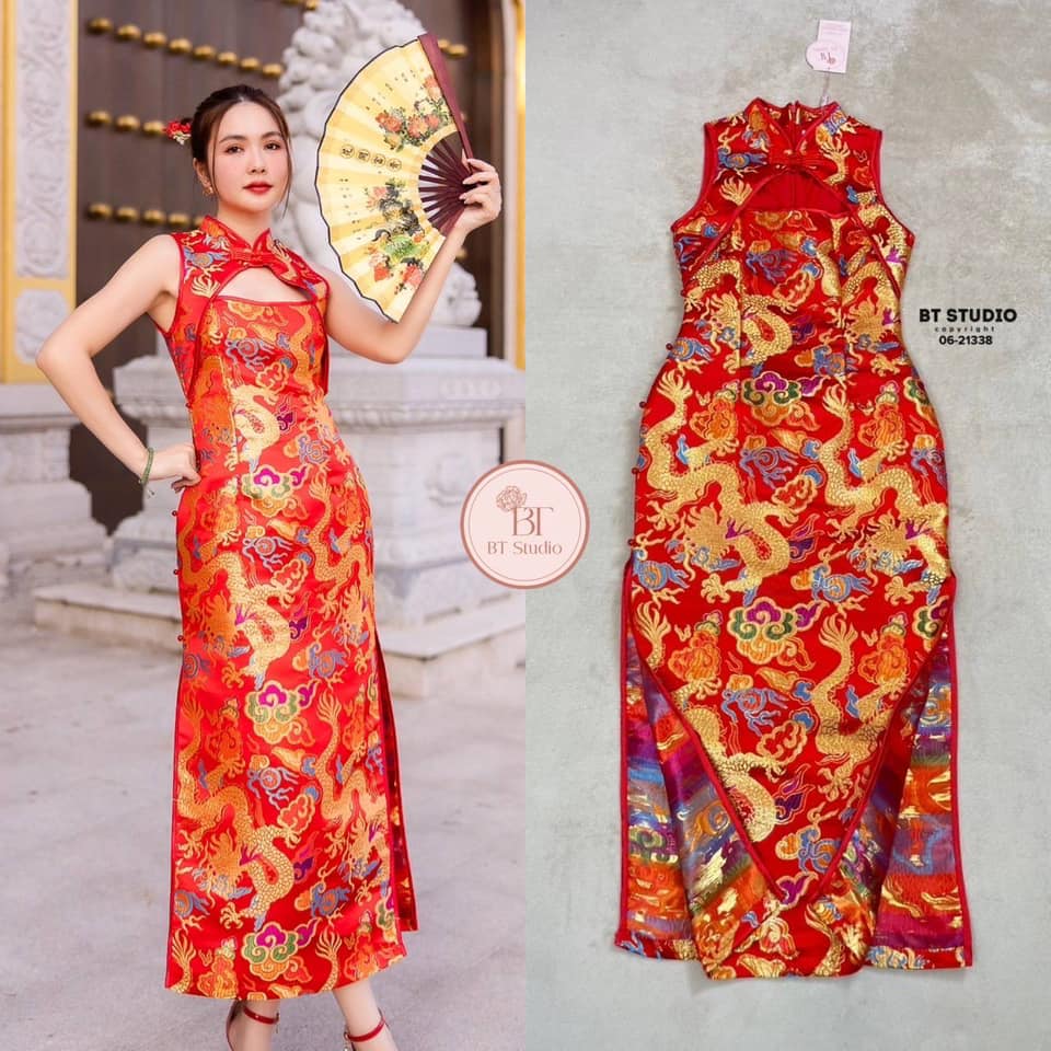 เดรสยาวแขนกุด แต่งกระดุมจีนเว้าบนอก งานสวยผ้าทอลายมังกร อย่างดีผ้าทอลายแน่น ๆ ผ่าข้างทั้งสองข้าง ใส่สบาย : สินค้าคุณภาพ (พร้อมส่ง)