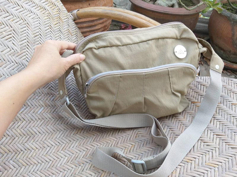 กระเป๋า adidas ของแท้