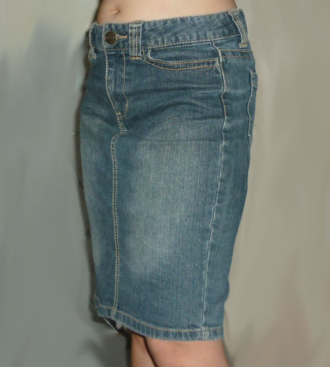 กระโปรงยีนส์ C.O.L.Z.A สวยเรียบน่าใส่ 29.5-34-18.5