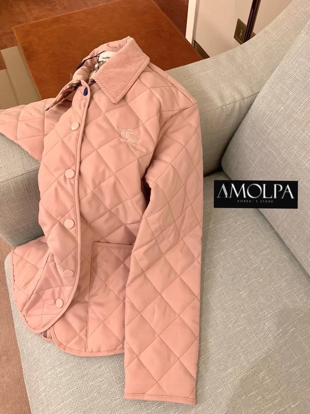 JACKET BB งาน 1:1 งานผ้าอย่างดี หนานุ่ม เหมือนช๊อปเด๊ะ งานสวยยยเป๊ะม๊าก ไม่ผิดหวังแน่นอน งานพรีเมียมมม 👆ใส่ได้ทั้ง ช ญ น๊า ใส่สบาย : สินค้าคุณภาพ (พร้อมส่ง)