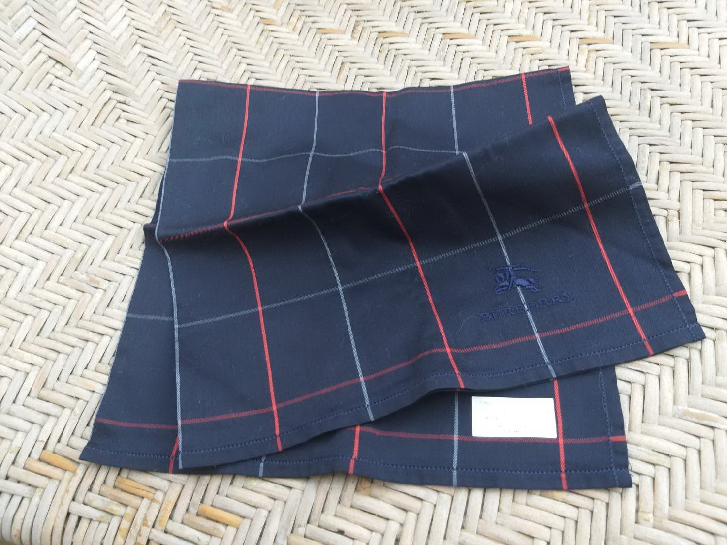 ผ้าเช็ดหน้าชาย แบรนด์เนม BURBERRY