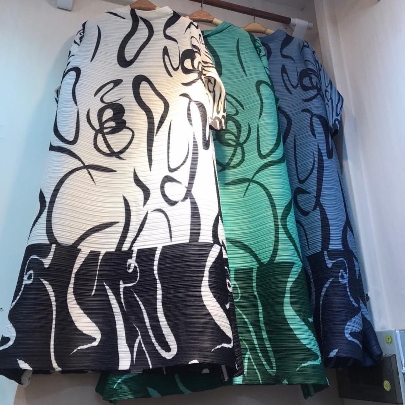 เดรสอัดพลีท งานสวยไฮโซ ทรงคอปีน ชายบาน A Line 😍 สวยพริ้ว ทุกมุมมอง รุ่นนี้ แพทเทิร์น แขนยาว ✨✨ เรียบหรู ดูแพง สุดๆ สินค้าคุณภาพ (พร้อมส่ง)