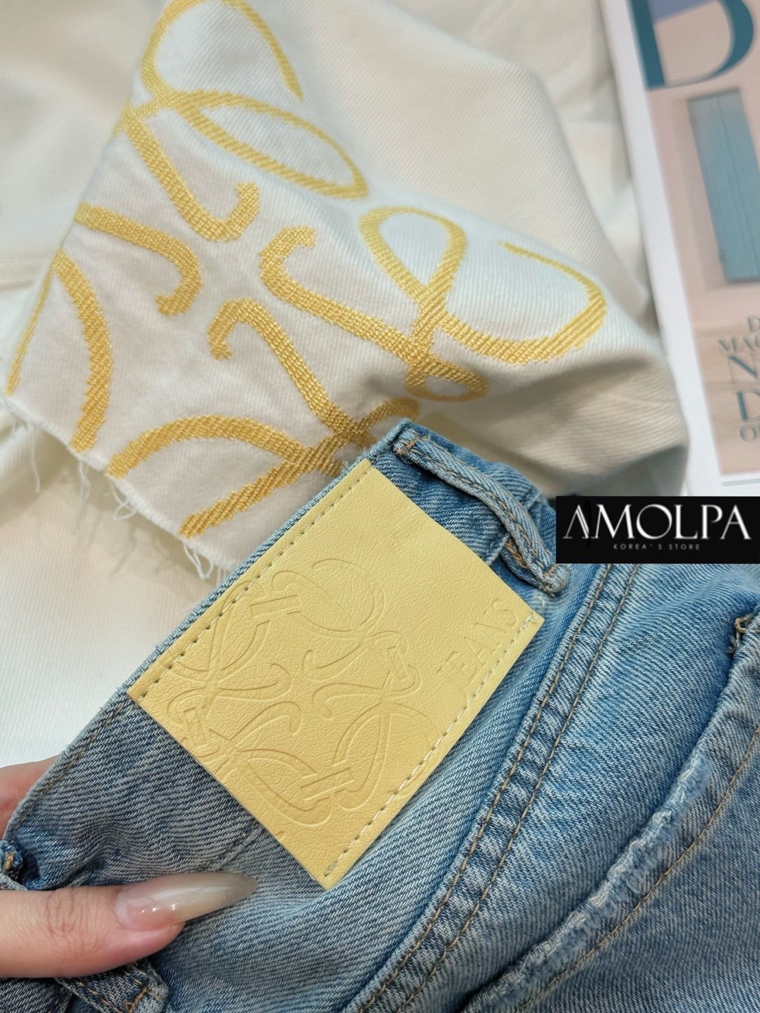 กางเกงขายาว LOEWE DENIM งานสวยยยม๊ากกก ช่วงเข่า LOGO LOEWE งานไฮเอนชนช๊อป ด้านหลังปักแผ่นหนังLOEWE ใส่สบาย : สินค้าคุณภาพ (พร้อมส่ง)