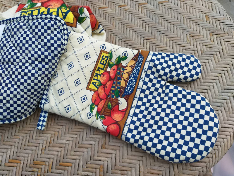 เซ็ทของใช้ในครัว ถุงมือ ผ้าเช็ดมือ ผ้ารองอเนกประสงค์