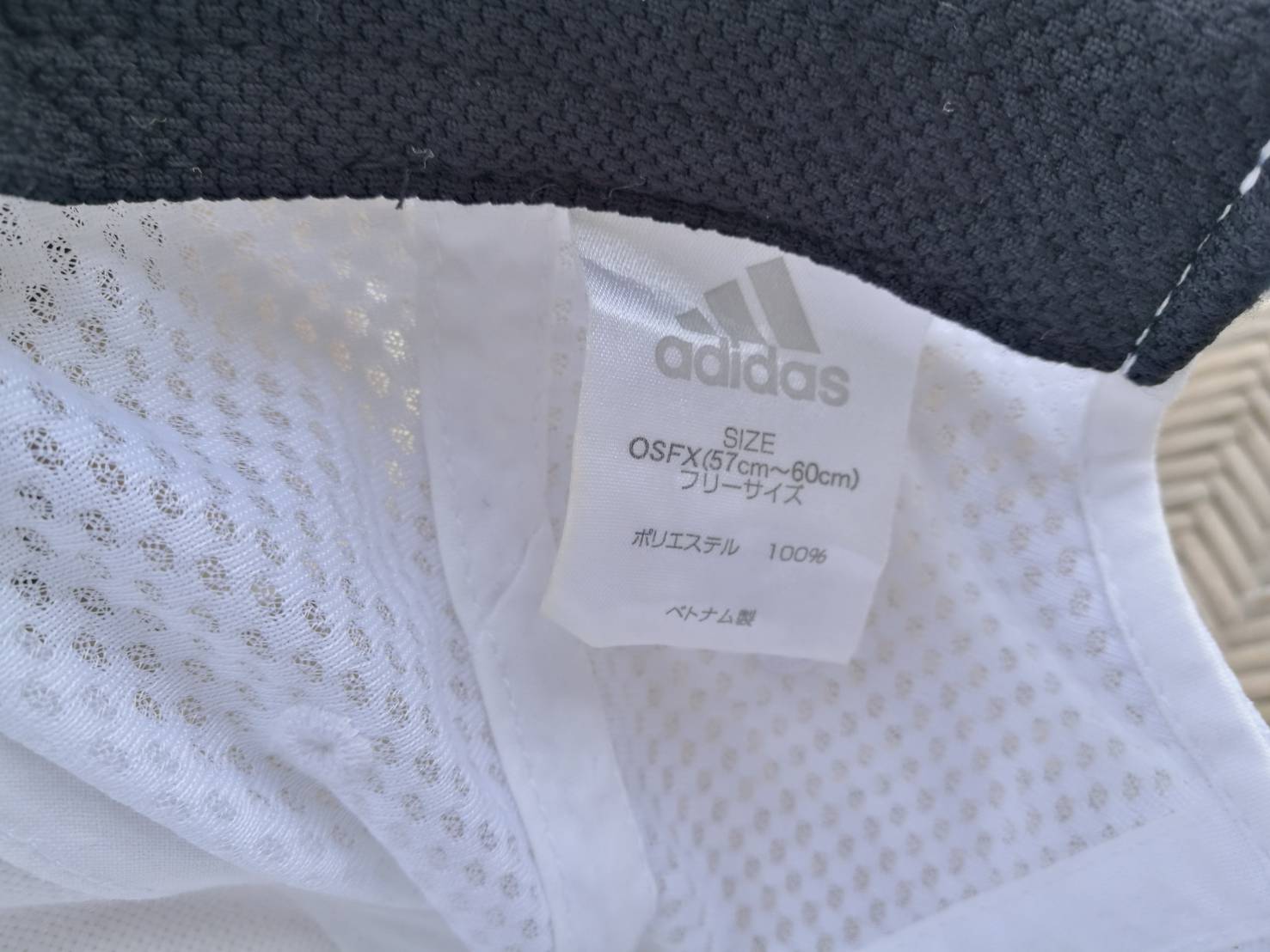 หมวกแก๊ป adidas ผ้าระบายอากาศ สีขาวสวยสะอาด