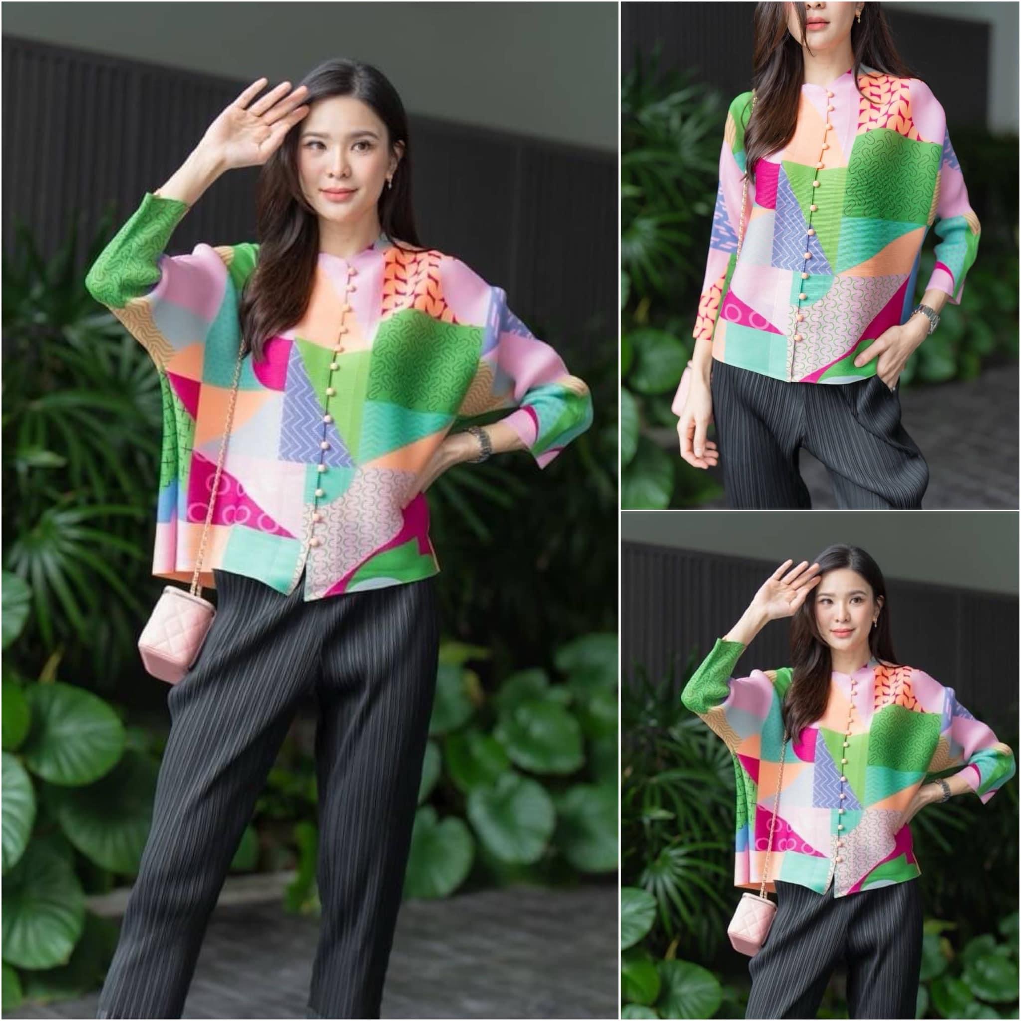 เสื้อผ้าอัดพลีทเนื้อดี แบบงาน Brand 😍 ว้าวววว 👏🏻👏🏻 เสื้อแพตเทิร์น คอปีน แขนยาว กระดุมปั๊ม : สินค้าคุณภาพ (พร้อมส่ง)