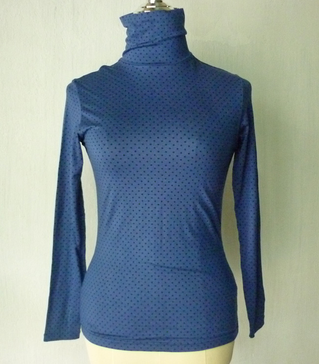 เสื้อฮีทเทคหญิง กรมจุดดำ Uniqlo heattech Sz M