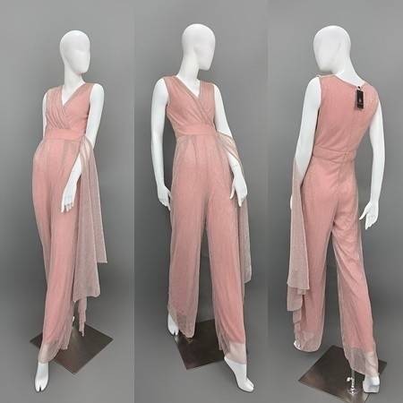 จั๊มสูทเสื้อคอป้ายแขนกุด กางเกงขาตรงจับจีบ แต่งชายระบายด้านข้าง ใส่สบาย : สินค้าคุณภาพ (พร้อมส่ง)