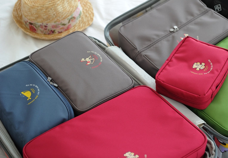 กระเป๋าใส่รองเท้ากันน้ำ อุปกรณ์ห้องน้ำ ผ้าขนหนู หรืออื่น ๆ ได้ตามต้องการ มี 4 สี 4 ลาย ให้เลือก