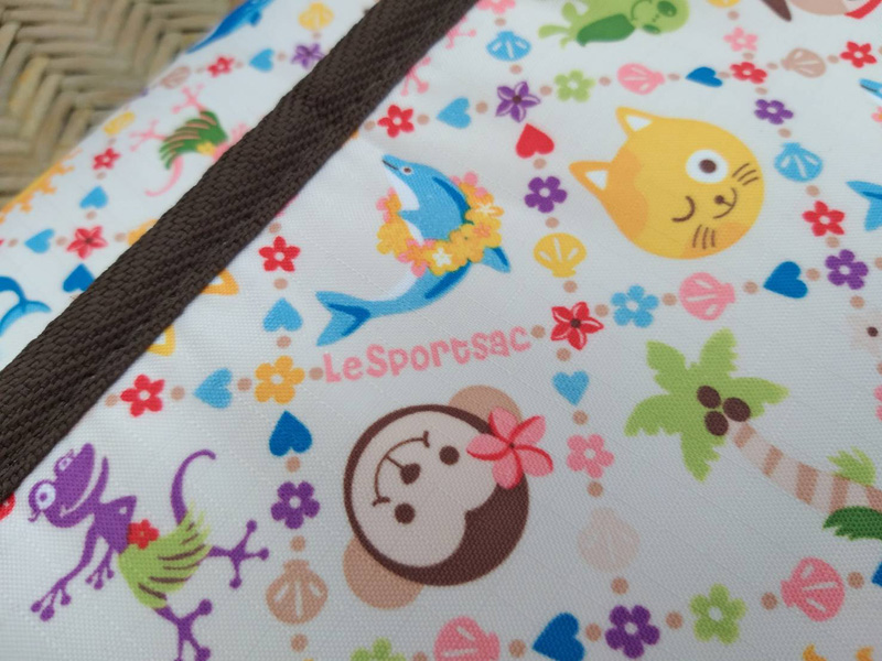 เบาะฟองน้ำรองนั่งพกพา Lesportsac