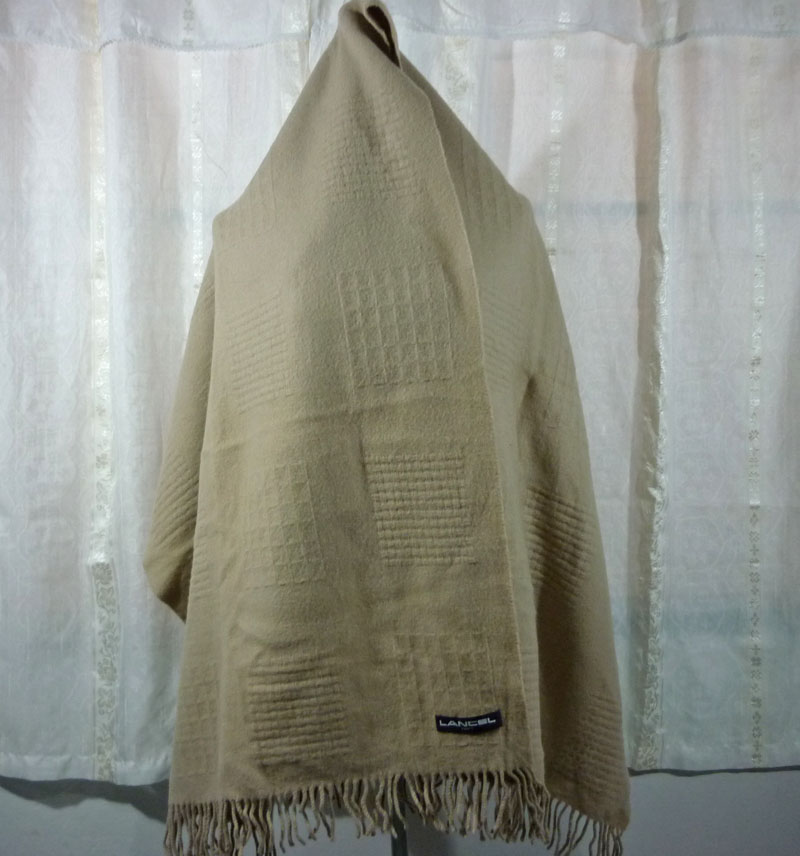 ผ้าคลุมไหล่ผืนใหญ่ เนื้อหนาอุ่นมาก LANCEL 100% WOOL