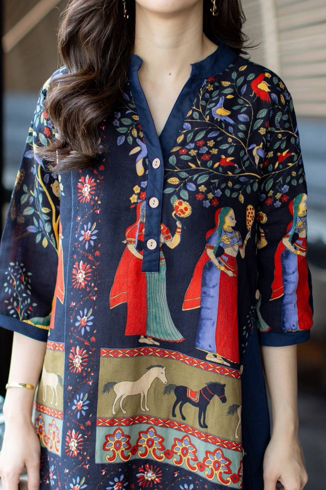 เดรสเชิ้ตผ้าฝ้ายลินินเกาหลี ตัดต่อแถบสีพื้น พิมพ์ลวดลายการเล่าเรื่องสไตส์อียิปต์กราฟฟิก ตัดด้วยสีผ้าพื้นได้อย่างสวยงาม ใส่สบาย : สินค้าคุณภาพ (พร้อมส่ง)