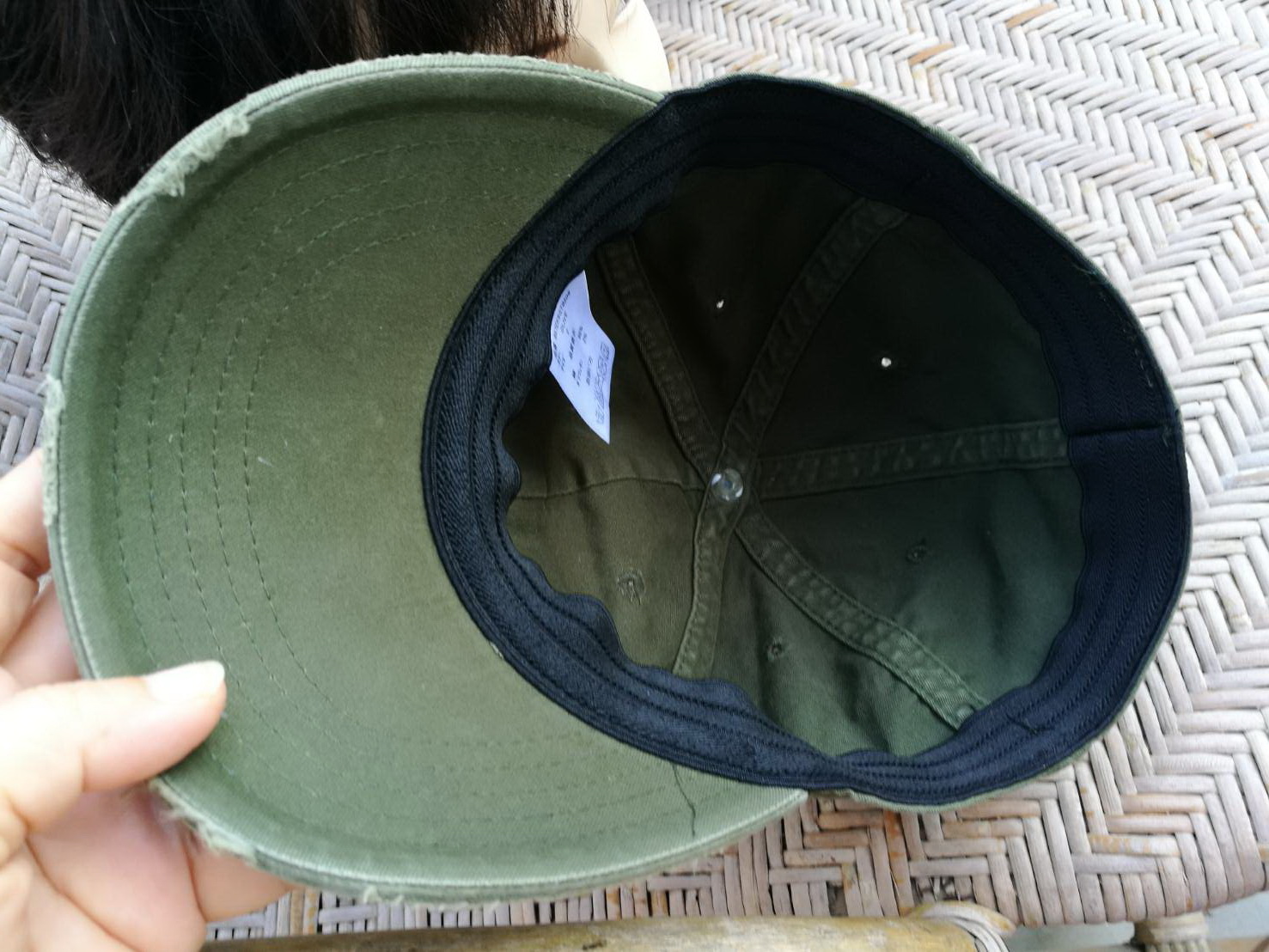 หมวกแก๊ปสีเขียวทหาร เท่มาก หล่อๆ เลย