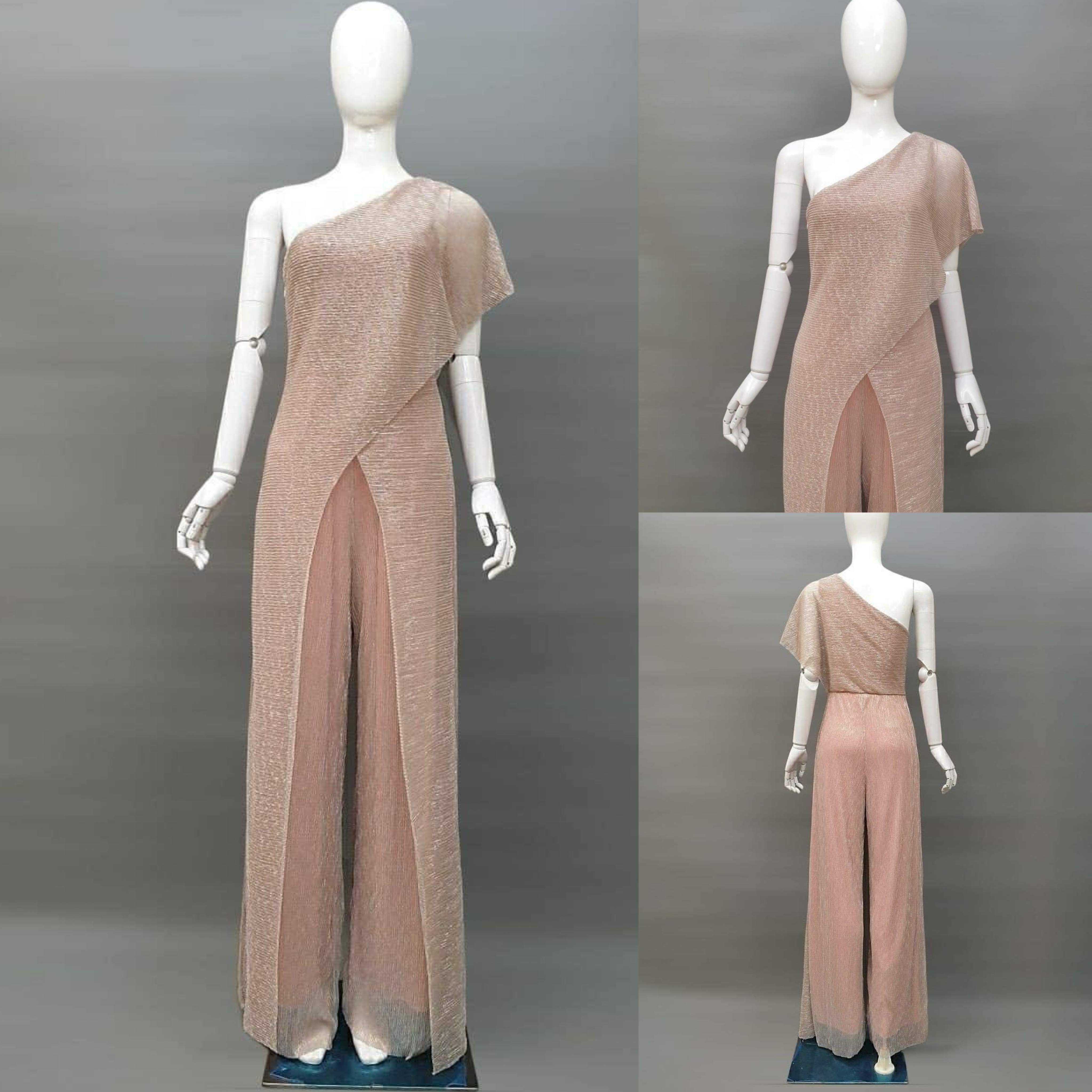 ชุดจั๊มพ์สูทไหล่เดียว กางเกงขากว้าง ดีเทลหรูหราระยิบระยับ แต่งผ้าสไบพริ้วสวยมาก คัตติ้งเนี้ยบ สินค้าคุณภาพ (พร้อมส่ง)