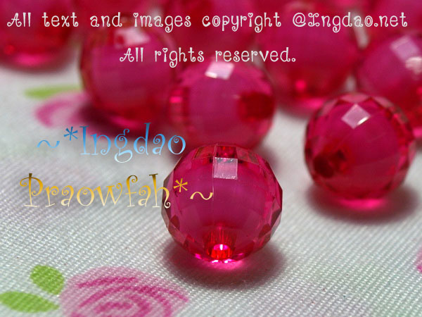AW5005-spk12 ลูกปัดทรงกลมตัดเหลี่ยม สอดใส้ลูกปัดกลมขาว ขนาด 12 มิล. สีชมพูเข้ม (10 ชิ้น)