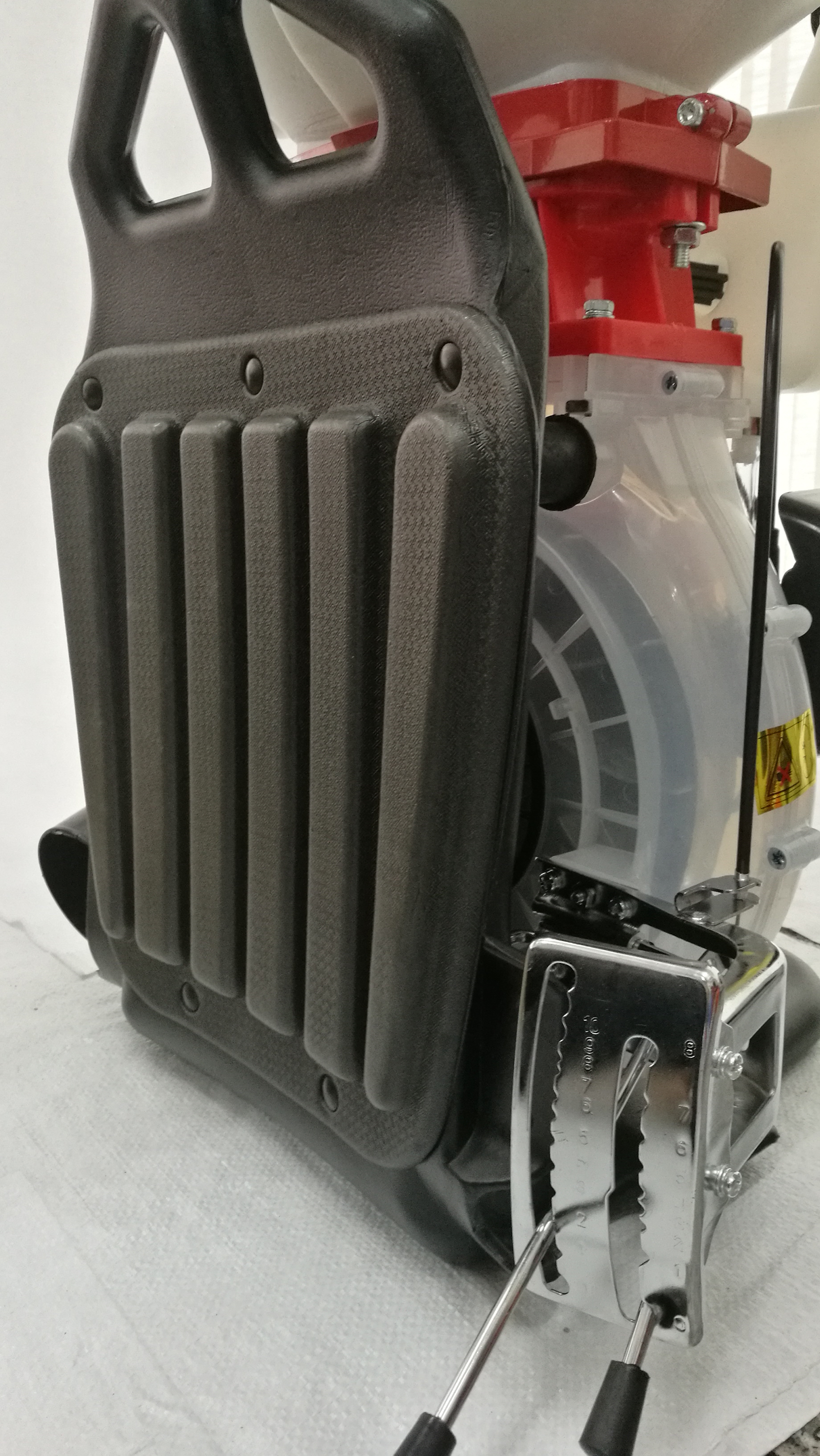 เครื่องพ่นปุ๋ย พ่นลม พ่นยาเอนกประสงค์ 26ลิตร