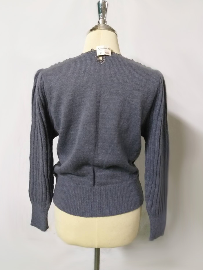 เสื้อไหมพรมสวยมาก ป้ายห้อย 1635บ.