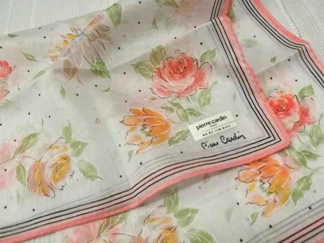 ผ้าเช็ดหน้าแบรนด์เนม Pierre Cardin หวานมาก