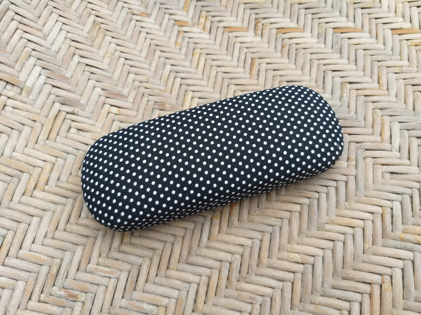 กล่องแว่นผ้าลายจุด น่ารัก มี 2 สี