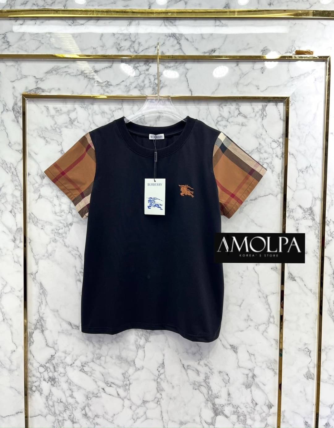 เสื้อยืด BB ปักLOGO หน้าอก แต่งลายBBช่วงแขน สวยเด่น ลายใหม่ชนช๊อปป สวยม๊ากกกกก เนื้อผ้าดีมากๆค่ะ ผ้าเย็นๆ ใส่สบาย : สินค้าคุณภาพ (พร้อมส่ง)