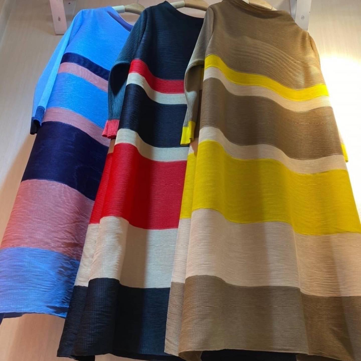 ชุดเดรส คอกลม แขนยาว แพตเทิร์นเฉลียงโค้งข้าง เรียบหรู ไฮโซววววว 👑 สินค้าคุณภาพ (พร้อมส่ง)