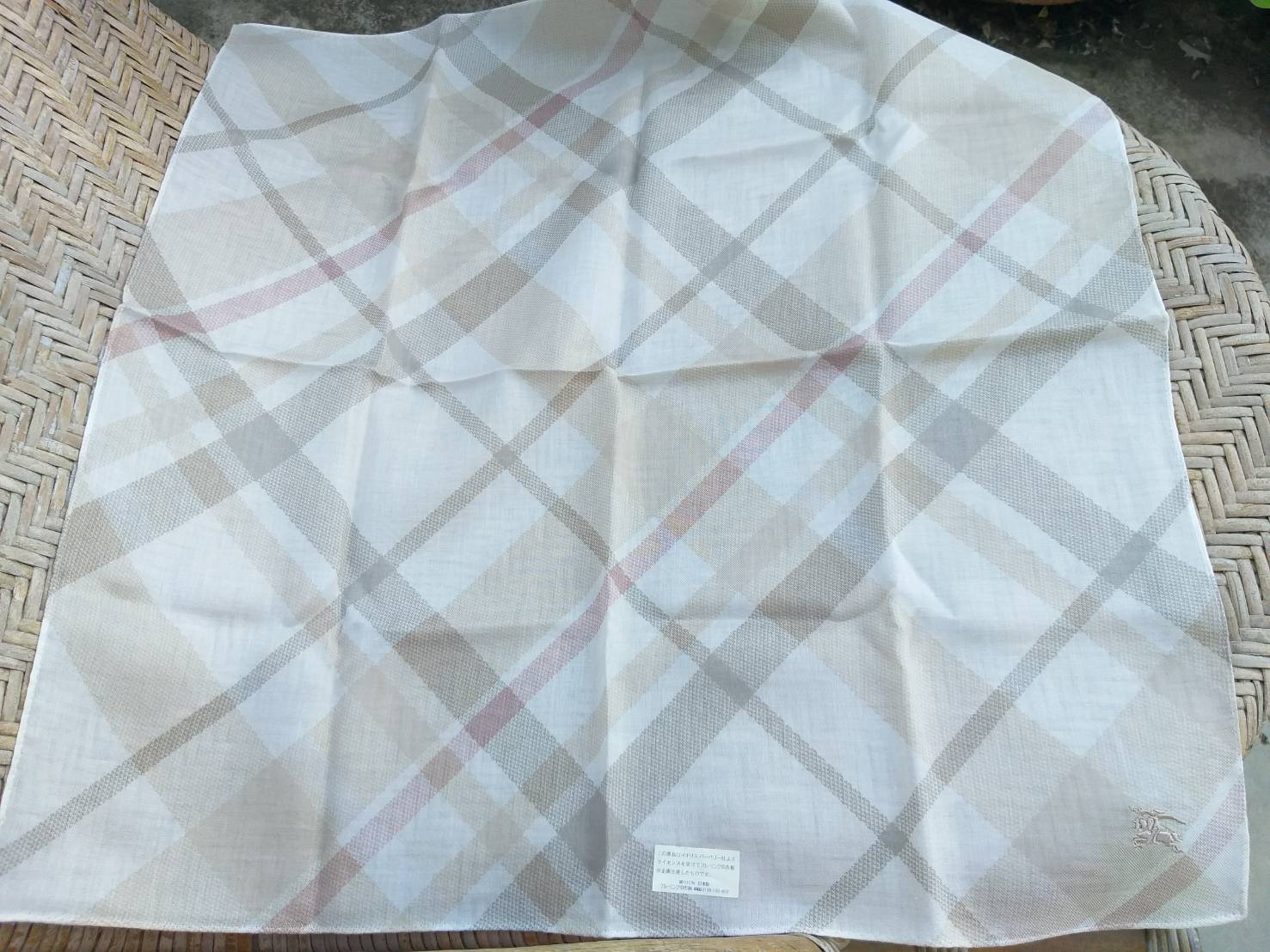ผ้าเช็ดหน้าแบรนด์เนม BURBERRY