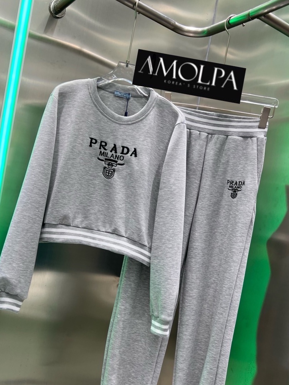 SET PRADA 2024SS งาน Hiend เนื้อผ้าดีม๊าก ผ้าใส่สบายมาก ห้ามพลาด ใส่สบายสุดๆ : สินค้าคุณภาพ (พร้อมส่ง)