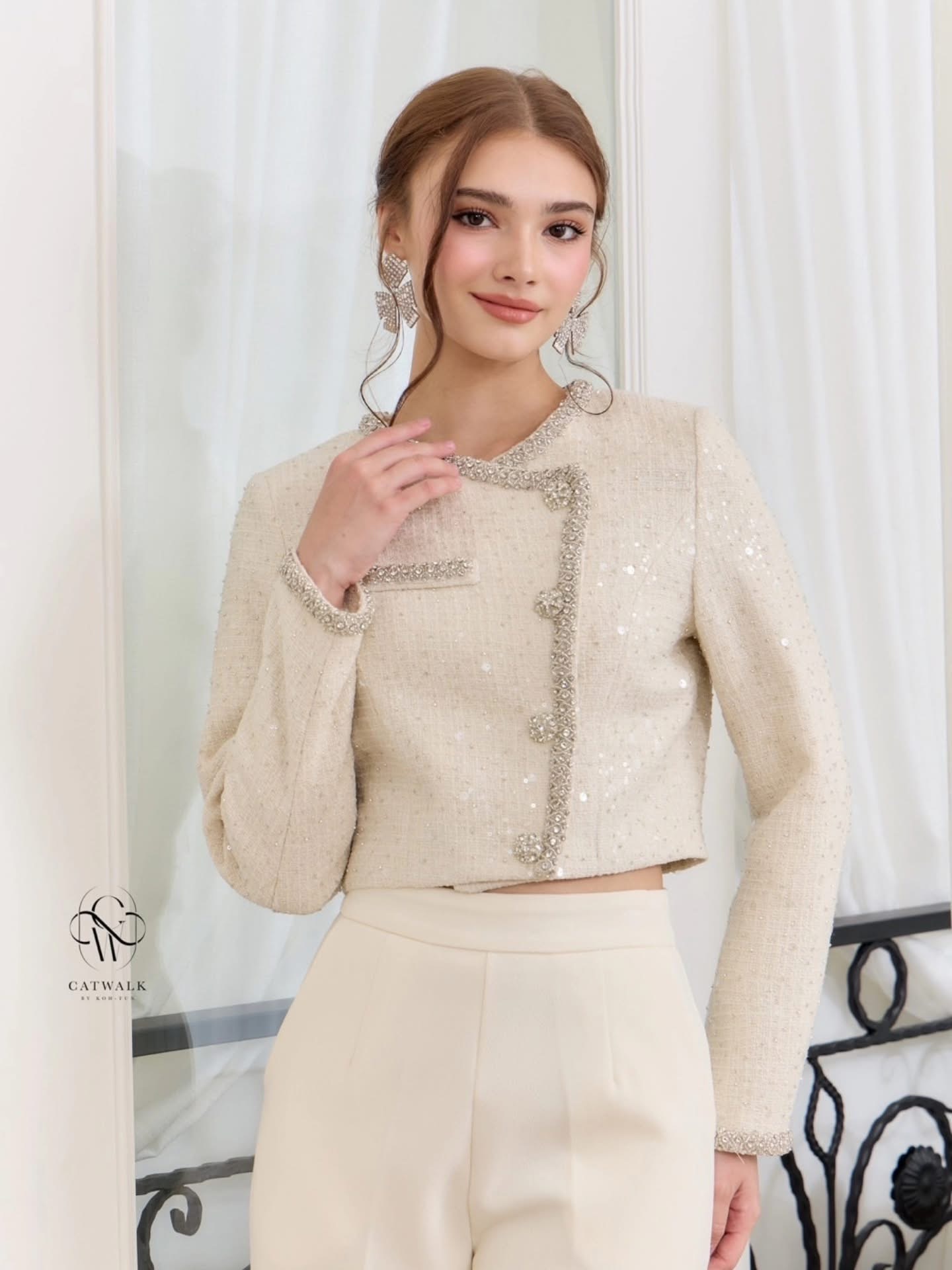 เซตแจ็คเก็ตผ้าทวีตปักคริสตัล+กางเกงขายาวทรงสวย เนื้อผ้าทวีตเกรดเอ เนื้อนุ่ม ใส่สบาย : สินค้าคุณภาพ (พร้อมส่ง)
