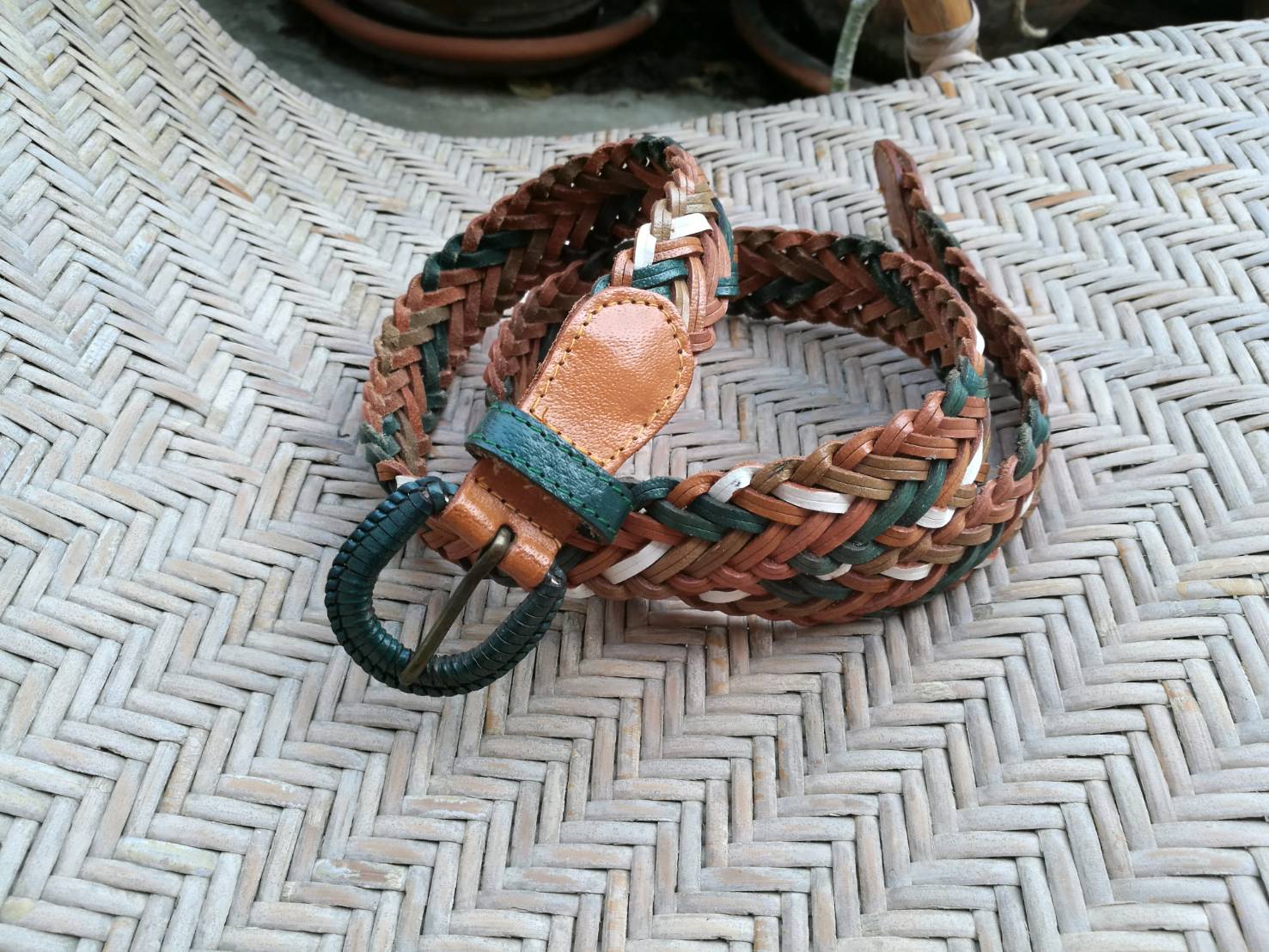 เข็มขัดหนังแท้สานขัด หนังหลากสี น่ารักดีค่ะ