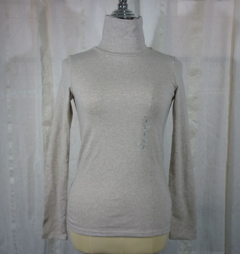 เสื้อคอเต่า Uniqlo Sz S ผ้าดีมาก (ของใหม่)