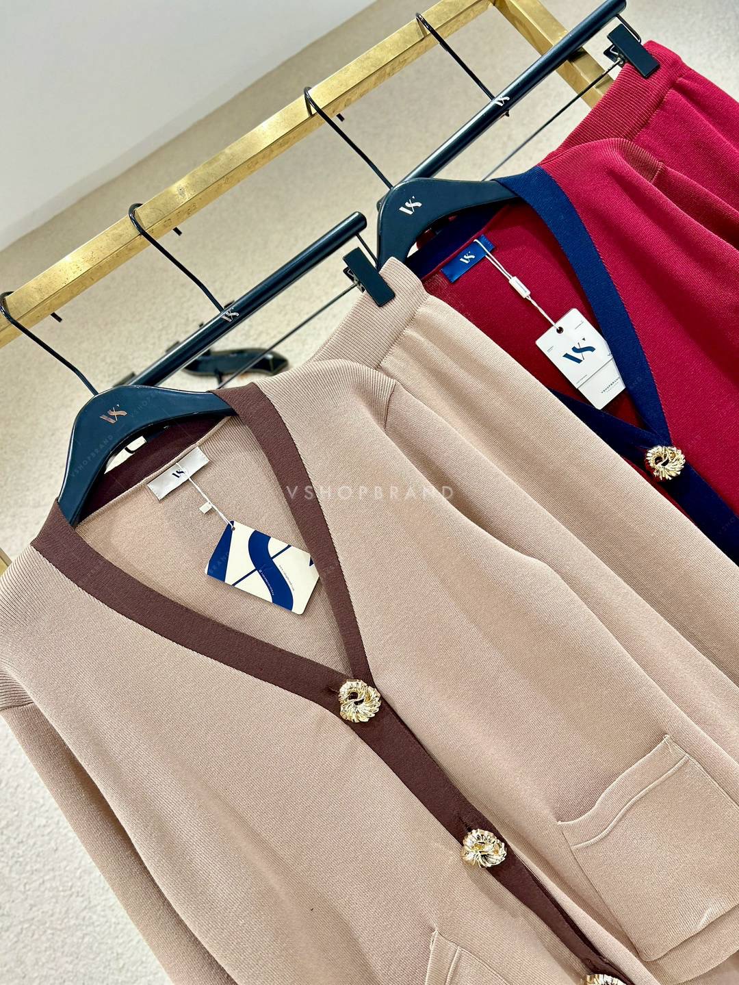 Set คาดิแกนแขนยาวแถบทูโทน กระดุมทอง + กางเกงขายาว ใส่สบาย : สินค้าคุณภาพ (พร้อมส่ง)