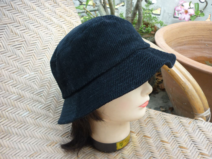 หมวกปีกกว้างผ้ากำมะหยี่สีดำ สวยเรียบหรู