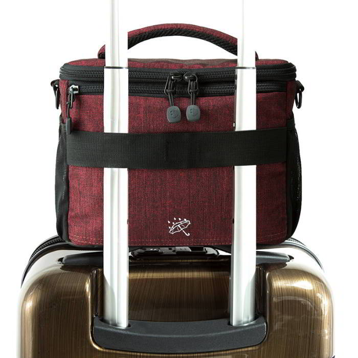 กระเป๋าใส่กล้องถ่ายรูป SLR/DSLR ขนาดกะทัดรัด พร้อมผ้าคลุมกันฝนหรือสิ่งสกปรก (สี Heather Red) (BAGSMART Compact Camera Shoulder Bag for SLR/DSLR with Waterproof Rain Cover)