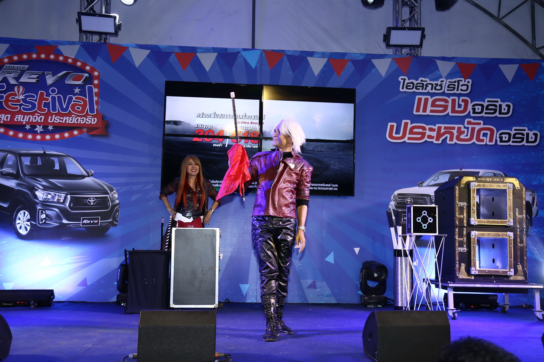 มายากล นักมายากล การแสดง โชว์ Magic Show "งาน HILUX REVO FESTIVAL 2019" 05/12/2562