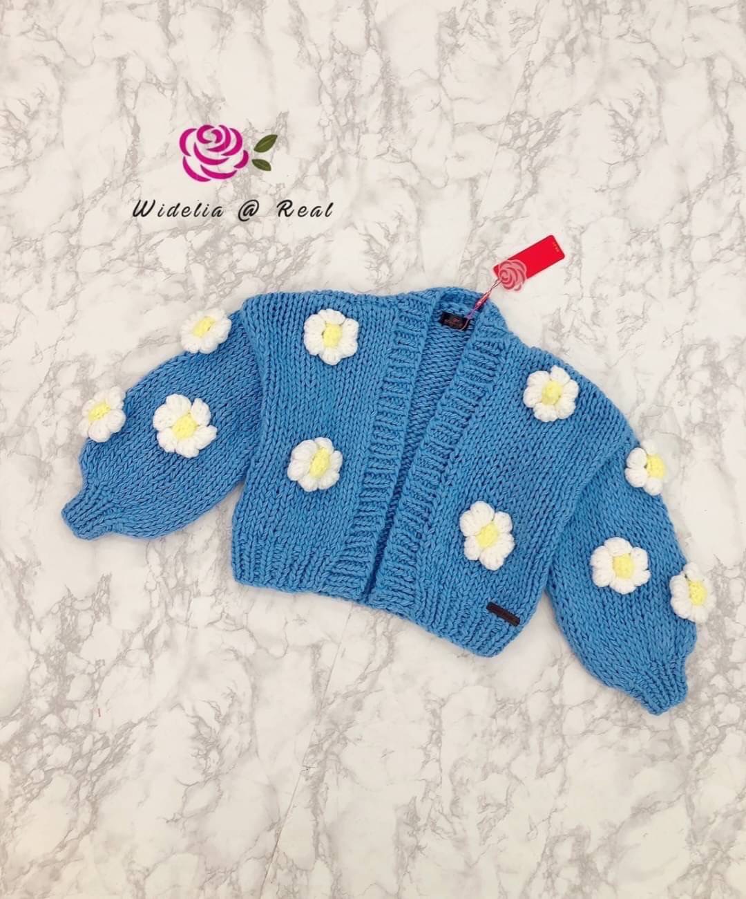 Jacket แจ็คเก็ตแสนสวย งานเกรดพรีเมี่ยม คุณขางานสวยอลังการมาก แต่งดอกไม้ดอกใหญ่ๆโครตน่ารักเลยค่ะ เนื้อผ้าหนานุ่ม ใส่อุ่นสบาย ใส่สบาย : สินค้าคุณภาพ (พร้อมส่ง)