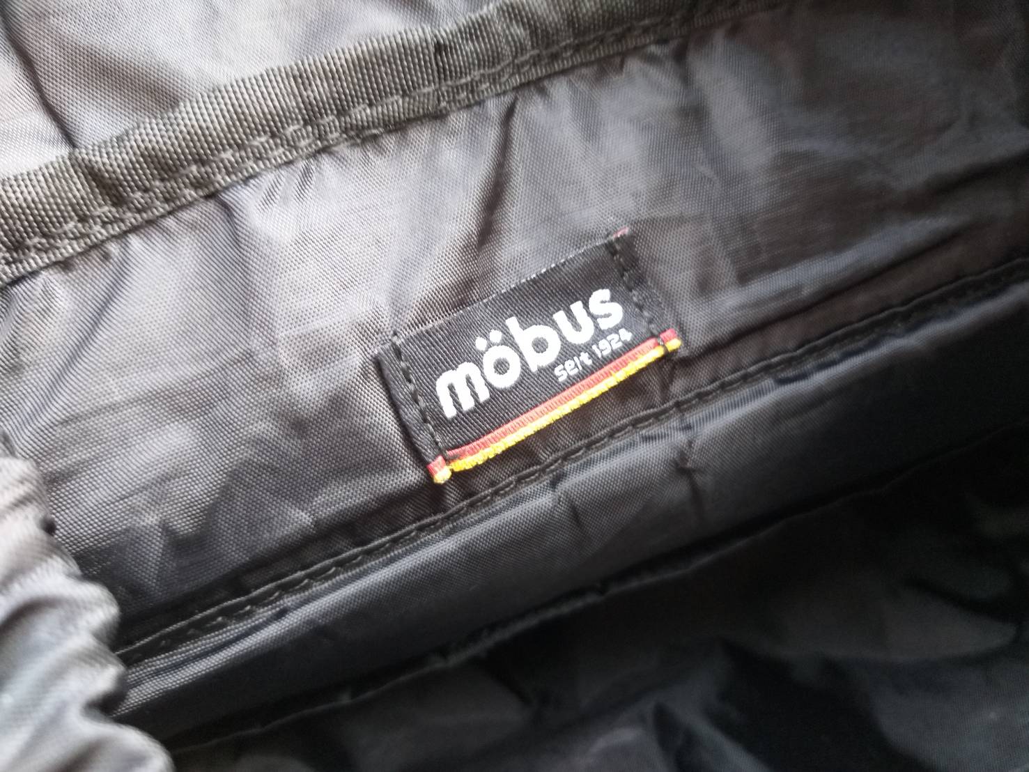 กระเป๋าเป้ mobus มีช่องใส่โน๊ตบุ๊ค ใบใหญ่ค่ะ