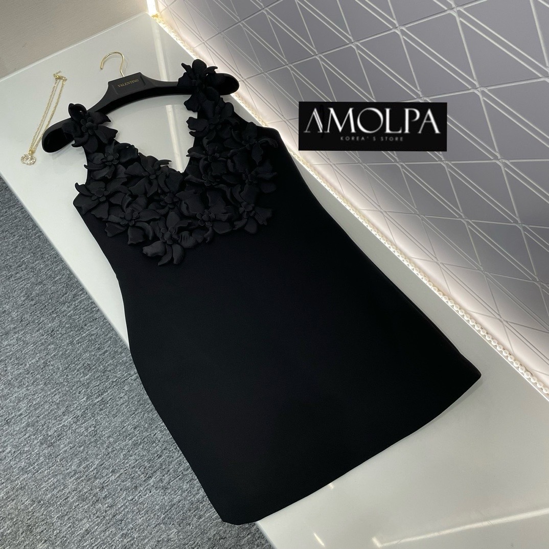 DRESS VALENTINO สวยหรู ดูแพง สมมมมมเป็นตัวแม่แห่งวงการ....งานสูทสุด พรีเมียมม สินค้าคุณภาพ (พร้อมส่ง)