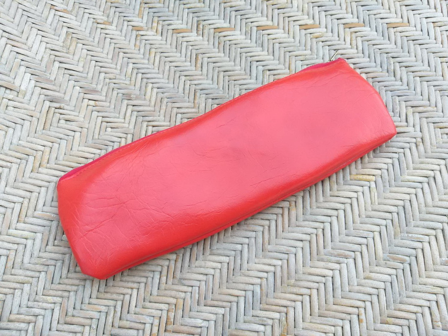 รองเท้าใส่เดินในบ้าน พร้อมซองหนังอย่างดี