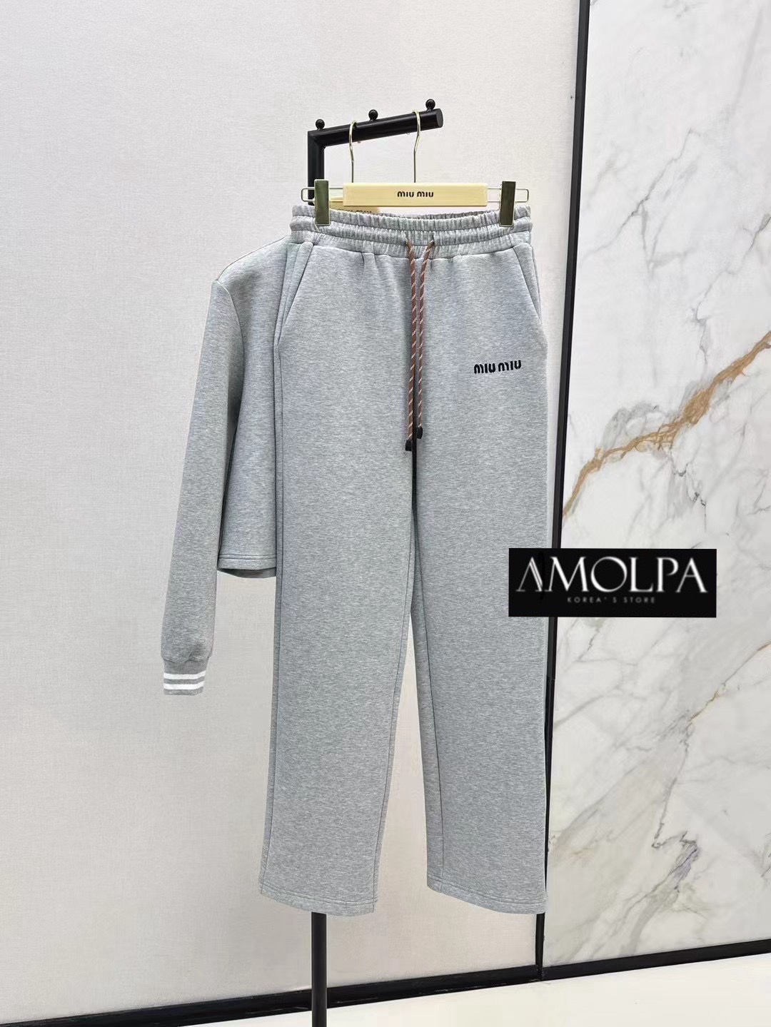 SET MIU MIU งาน hiend งานสวยสุดปังชนช๊อป สวยจี๊ด เนื้อผ้าดีม๊าก ใส่สบายสุดๆ ใส่สบาย : สินค้าคุณภาพ (พร้อมส่ง)