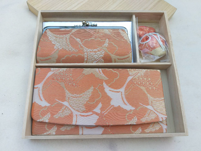 เซ็ทกระเป๋าสตางค์ สวยมาก เป็นของขวัญได้เลย (ของใหม่)