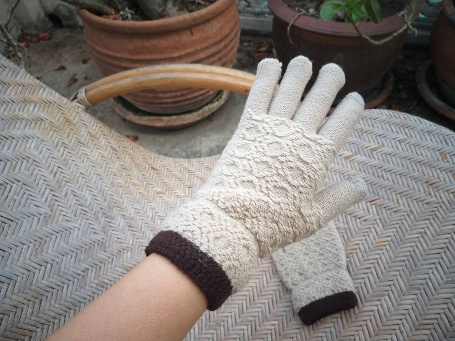 ถุงมือไหมพรม สวยมากๆ เล่นมือถือได้ (ของใหม่)