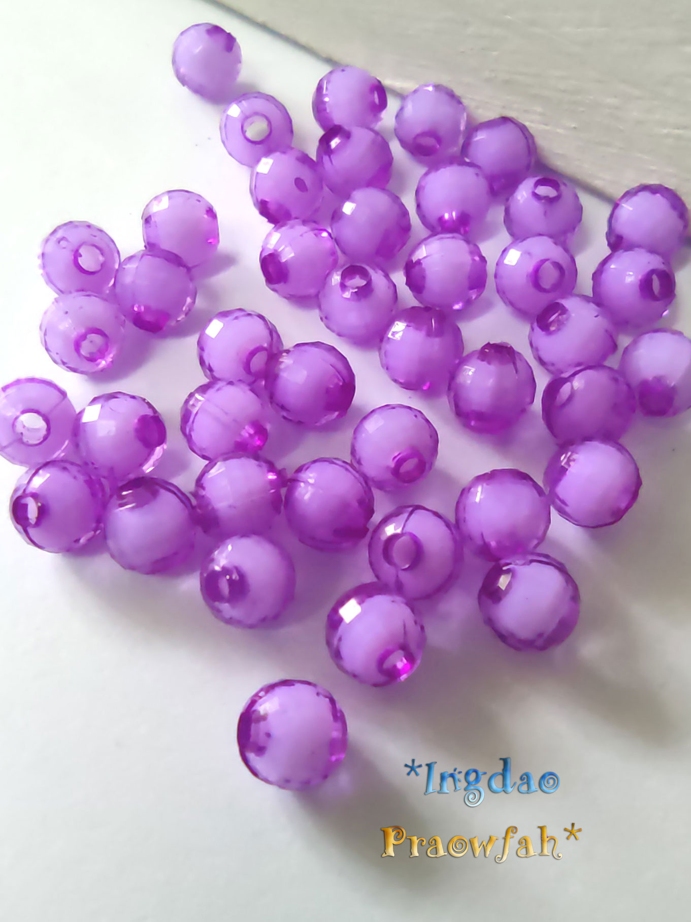 5036pu ลูกปัดอะครีลิคกลมตัดเหลี่ยมสอดใส้ลูกปัดกลมขาว ขนาด 6 มิล. สีม่วง (10 กรัม/90 ชิ้น)