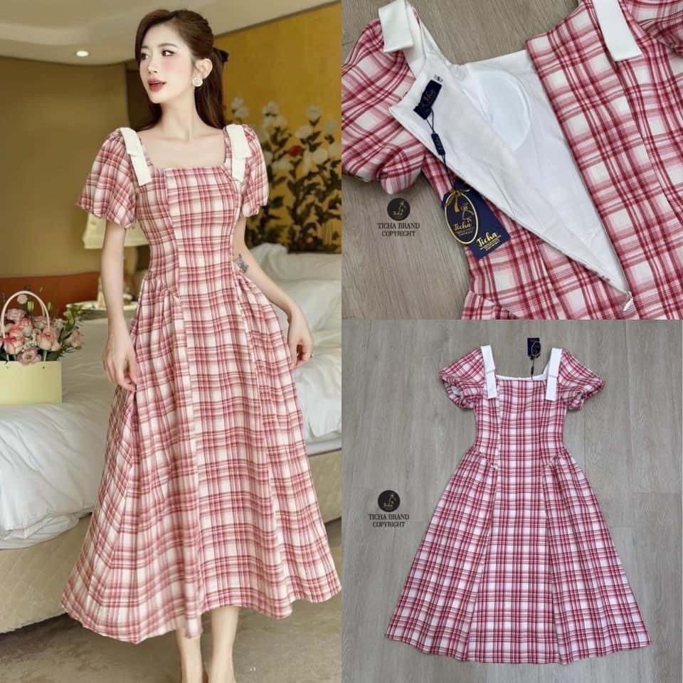 เดรสยาวแขนบอลลูนลายสก็อตแดง ไหล่ติดริบบิ้นโบว์ขาวช่วงกระโปรงจับจีบคลายๆให้ดูพอง2ข้างให้ทรงสวย เนื้อผ้าดีมีซับในทั้งชุด : สินค้าคุณภาพ (พร้อมส่ง)
