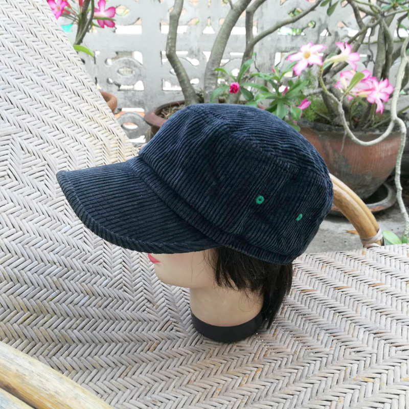 หมวกแก๊ปทรงนิวส์บอย ผ้าลูกฟูกสีดำ 62ซม.