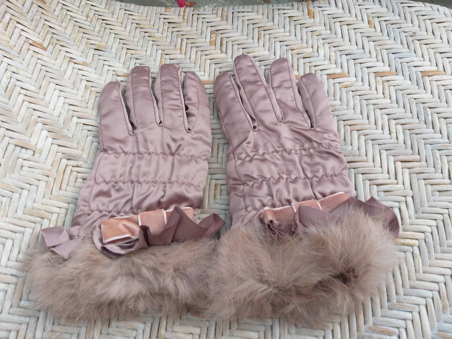 ถุงมือผ้าบุขน แต่งเฟอร์แท้ คุณหนูสุดๆ ไซด์ S (ของใหม่)