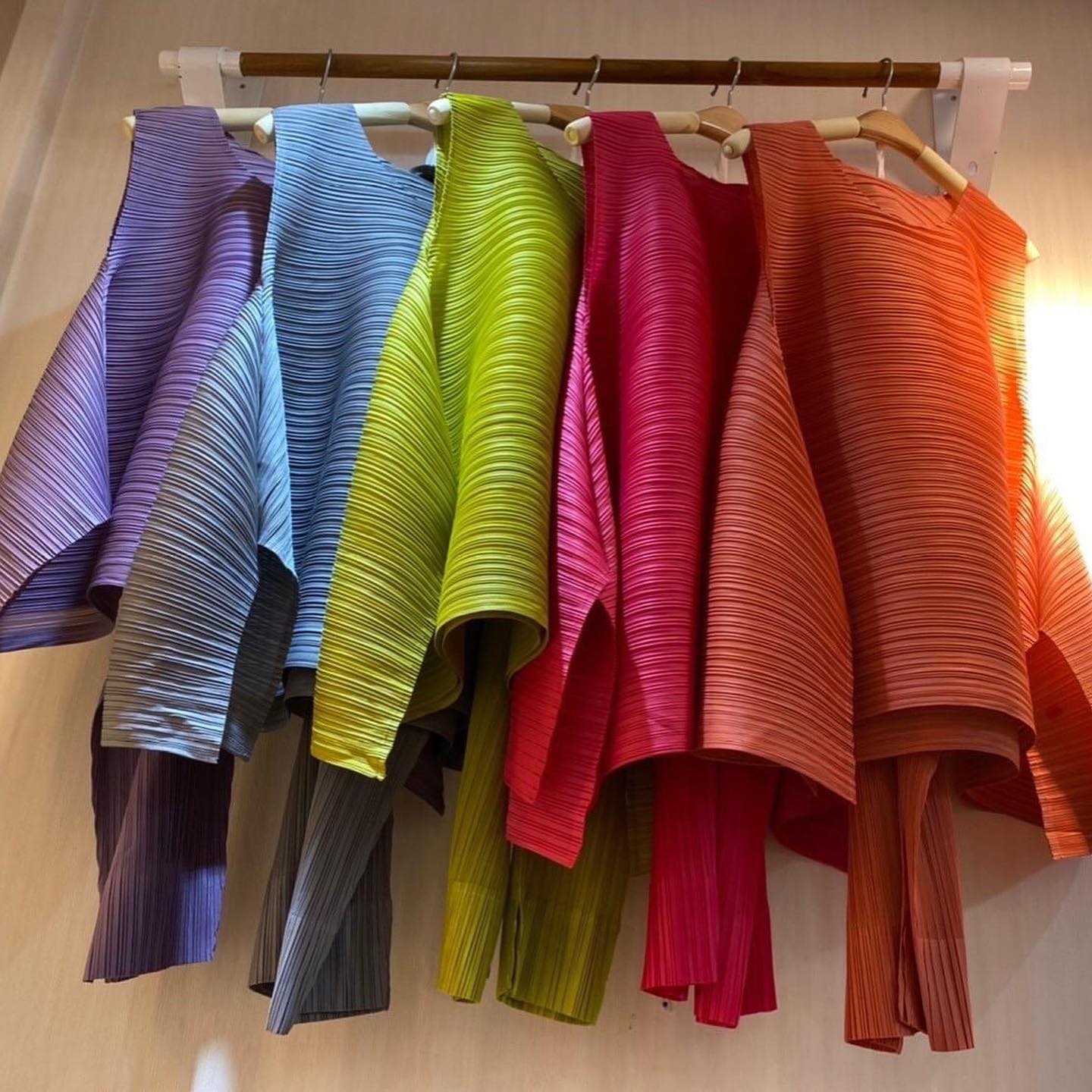 ชุดเซตผ้าอัดพลีท AA Premium ทรงสวย สีสด . สินค้าคุณภาพ (พร้อมส่ง)