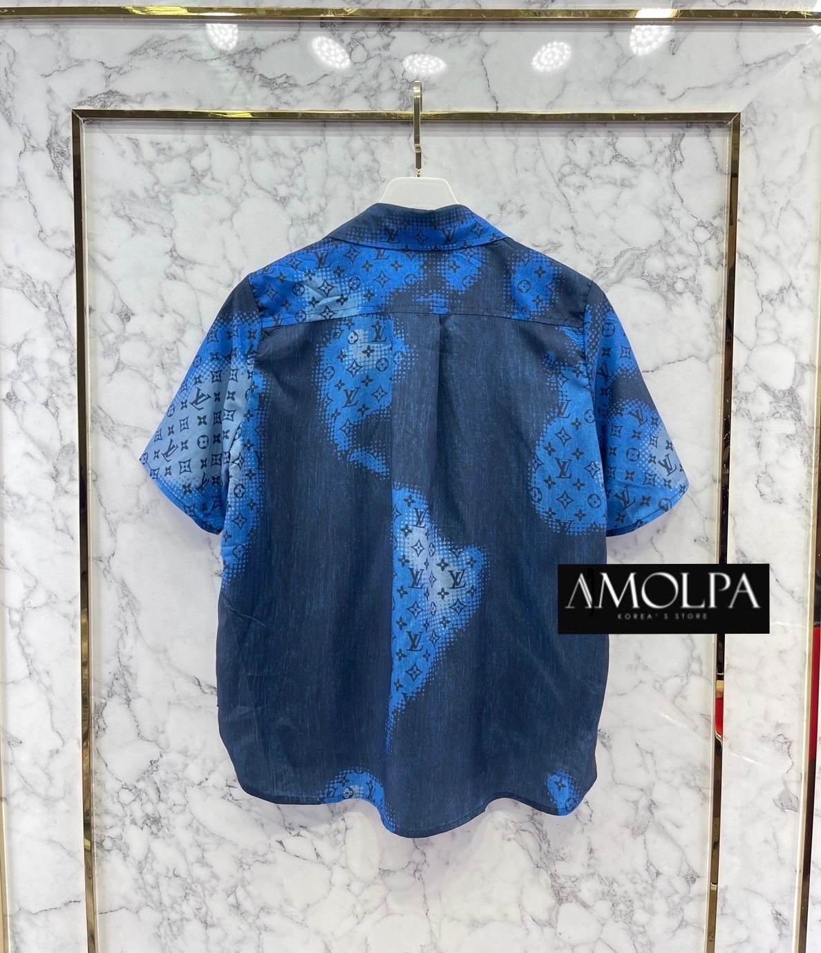 SHIRT LV คอลเลคชั่นใหม่ ตัวเสื้อเป็นเชิ้ต LV อะไหล่ทองด้านหน้า งานสวยม๊ากกกก ใส่สบาย : สินค้าคุณภาพ (พร้อมส่ง)