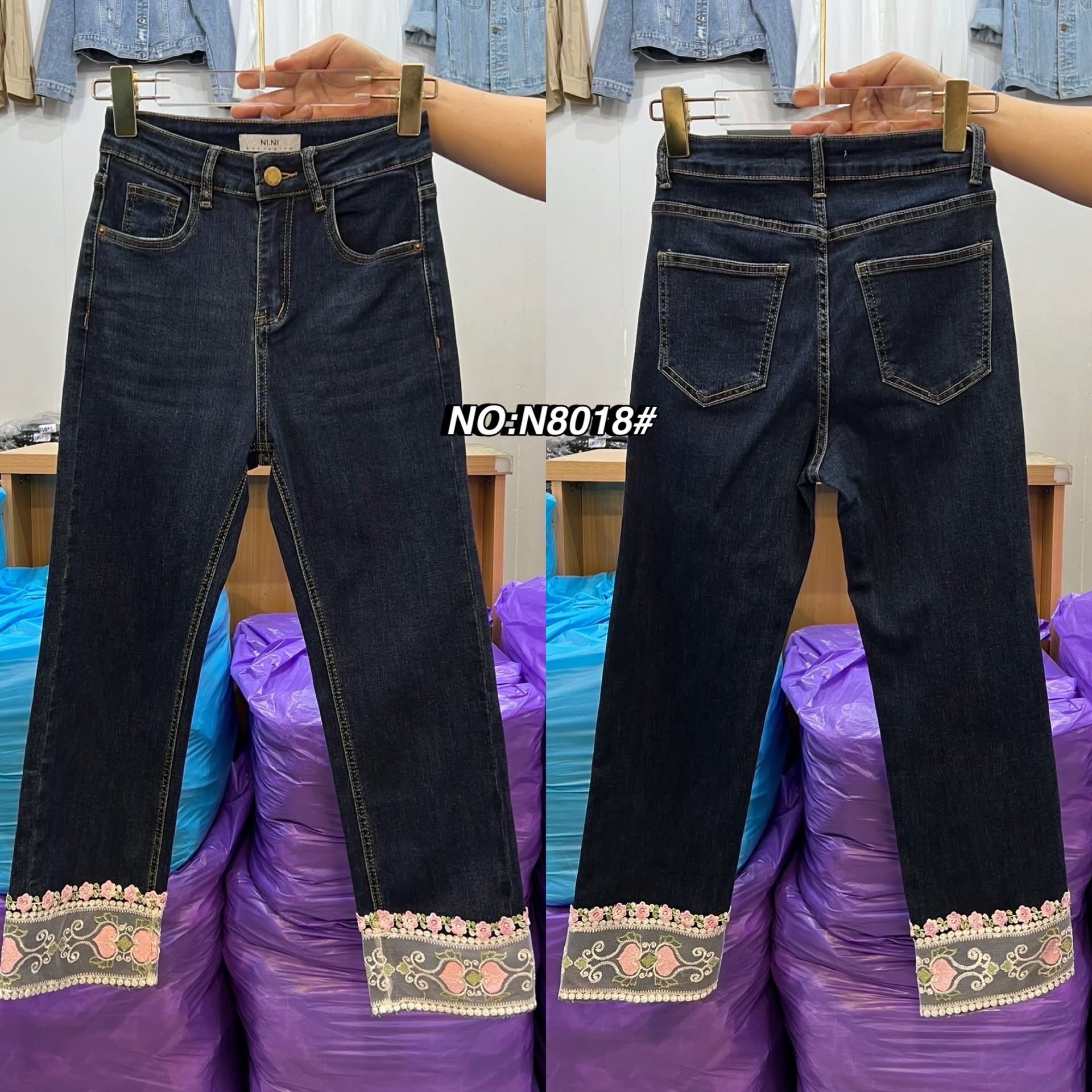 กางเกงยีนส์ทรง 8ส่วน ทรงกระบอกเล็ก ปลายขาตัดต่อผ้า two tone style !!! แต่งลูกไม้ ใส่น่ารักมากๆค่า สวยฮิตสุดๆ ฟอกสีเข้มสวยมาก ใส่ทรงสวย ใส่สบาย : สินค้าคุณภาพ (พร้อมส่ง)